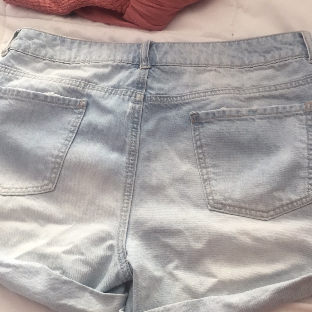 Shorts - Picture 2 of 3